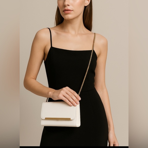 💫Luxury White & Gold Chain Purse 💖 Chic Modern Crossbody for Elegant Style. 💫 - Picture 1 of 5
